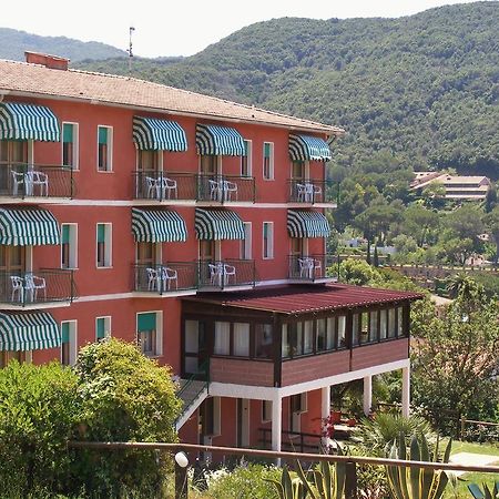 פורטופראיו Hotel La Feluca מראה חיצוני תמונה