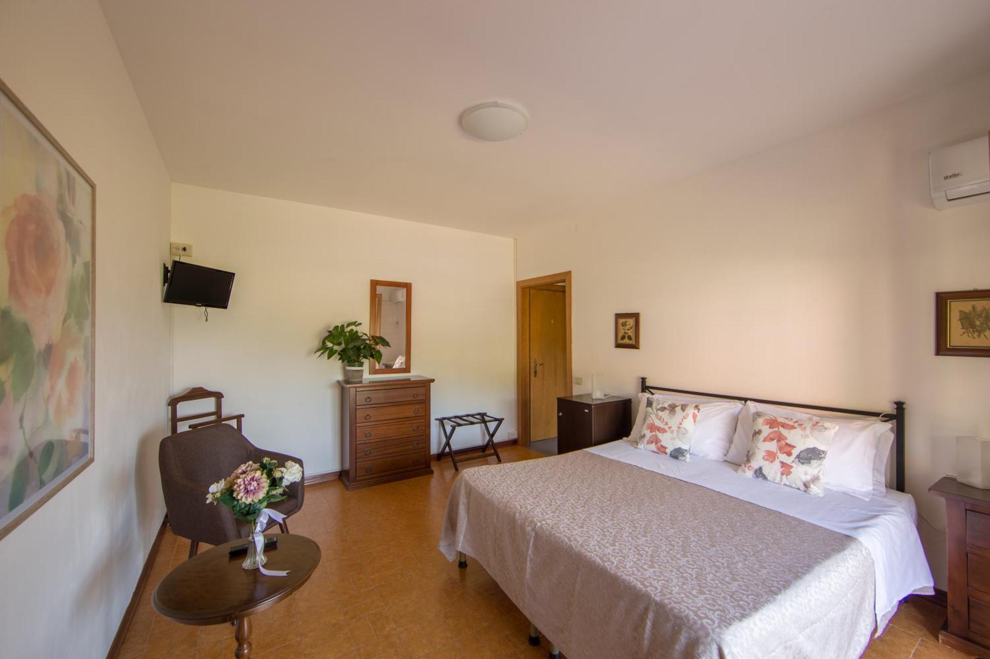 פורטופראיו Hotel La Feluca מראה חיצוני תמונה