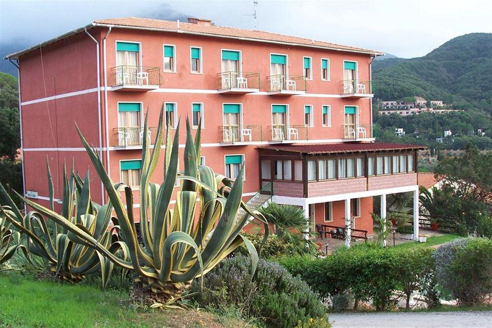 פורטופראיו Hotel La Feluca מראה חיצוני תמונה