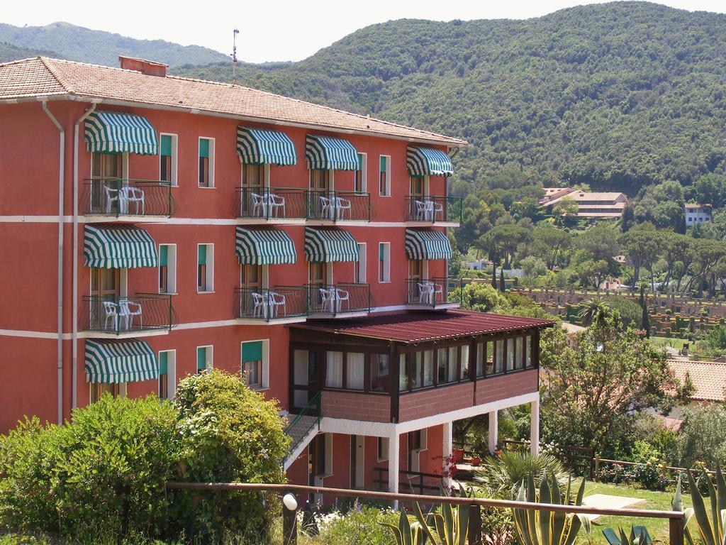 פורטופראיו Hotel La Feluca מראה חיצוני תמונה