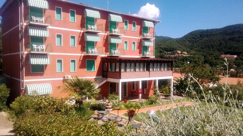 פורטופראיו Hotel La Feluca מראה חיצוני תמונה