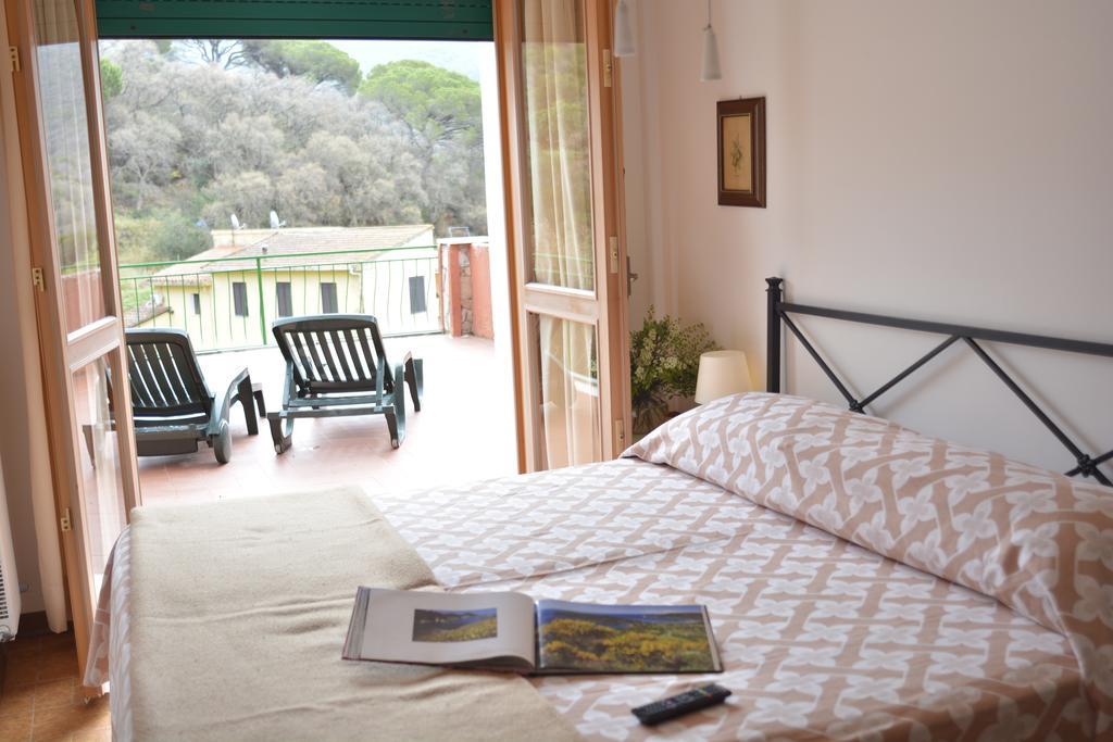 פורטופראיו Hotel La Feluca מראה חיצוני תמונה