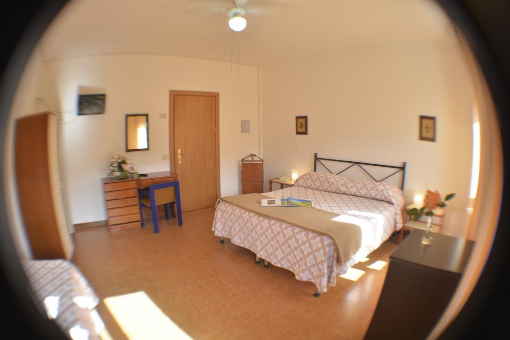 פורטופראיו Hotel La Feluca מראה חיצוני תמונה